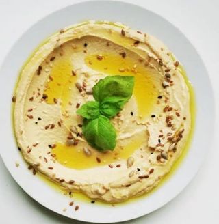 Plato hummus