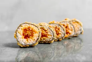 Futomaki z tatarem z łososia - rolka w chrupiącym panko  6 szt.
