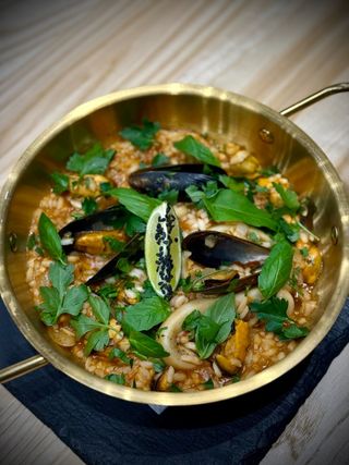 Ризото з мідіями та кальмаром