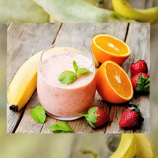 Смути  ягода, банан, авокадо и  портокал      400 мл