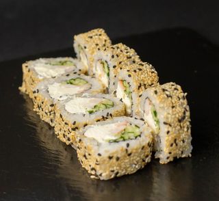 Філадельфія з креветкою в кунжуті (8шт/250г)