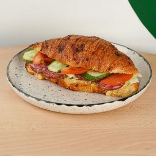 Круасан Салямі