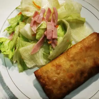 9.Rollo de primavera con ensalada china