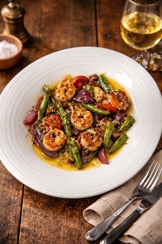 Теплий салат з креветками