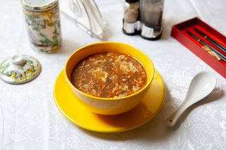 Supă de ciuperci de lemn cu carne de porc