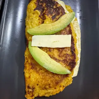 Cachapa con queso latino