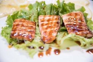 75 Salmone alla piastra