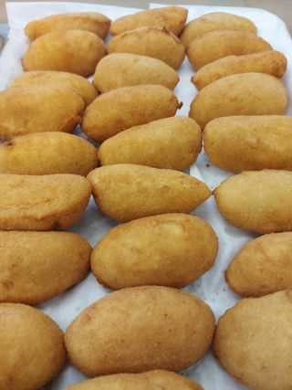 Rissóis de Carne com Guarnição