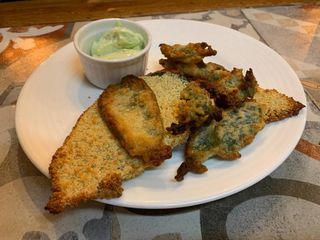 Salvia in crosta di cous cous e maionese di basilico 