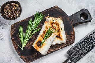 Лаваш з сиром Сулугуні, зеленню та томатами (110г)