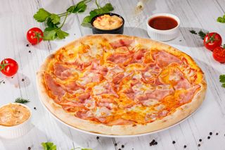 Pizza prosciutto mare