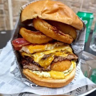 Menu Big Boss Burger + Bebida + Fritas 