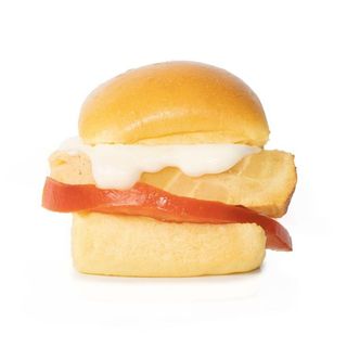 91. Tortilha de batata, tomate e molho alioli