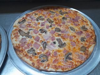 Pizza Caprichosa (jamon York y champiñones)