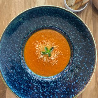 პომიდვრის ცხელი წვნიანი