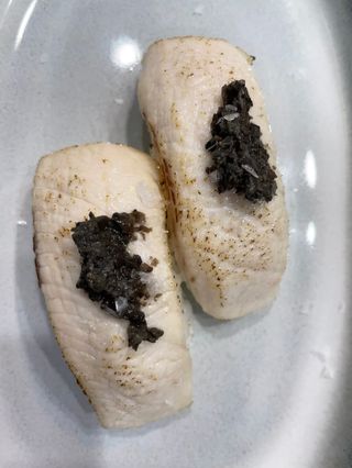 Nigiri Hamachi Con Trufa (2 Pzs.)