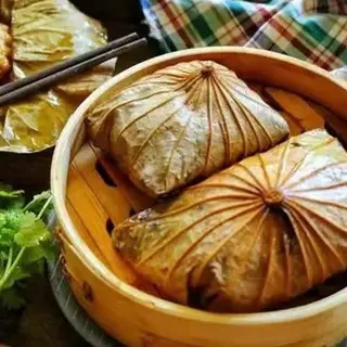 49. Pollo Tailandés Con Hoja De Loto