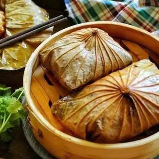 49. Pollo Tailandés Con Hoja De Loto