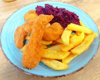 Stripsy z kurczaka, frytki steakhouse  (W zestawie z zupą)