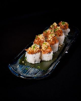  Roll de tartar de atún rojo macerado con migas de tempura [4 piezas]