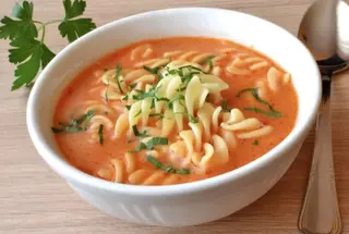 Zupa pomidorowa z makaronem