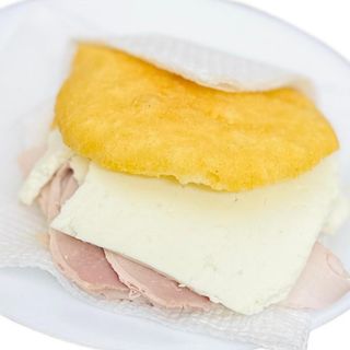 Arepa De Pata Y Queso