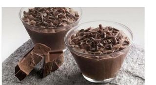 Monoporzione in coppa con mousse al cioccolato