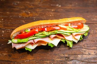 Sandwich cu bacon si cascaval