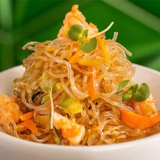 216 Spaghetti di soia in succo con gamberi e verdure miste