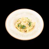 ТАЛИАТЕЛИ С КРЕХКО ПИЛЕШКО, БРОКОЛИ, СМЕТАНА И ПАРМЕЗАН (400г)