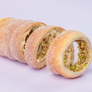 Kołacz biała czekolada z pistacją