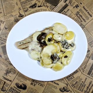 Filetto di pollo con funghi e patate