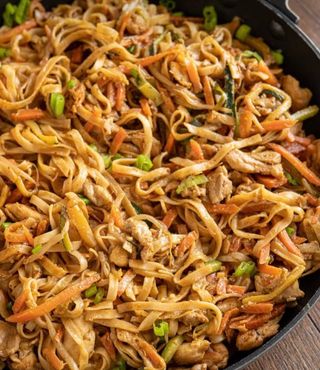 Noodles Teriyaki Con Verduras Y Pollo