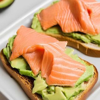 Tostada Salmon,Avocado