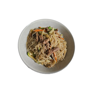 Fideos de arroz frito con ternera