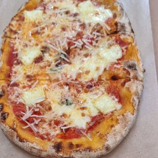 Pinsa Quattro Formaggi