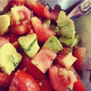 Ensalada De Tomate Y Aguacate