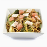 Noodles salteados con salmón y langostino picante