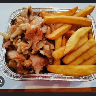 Vaschetta kebab con patatine fritte