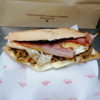 Bocadillo Mechada Especial