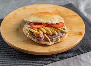 Giros meso u lepinji ili somunu