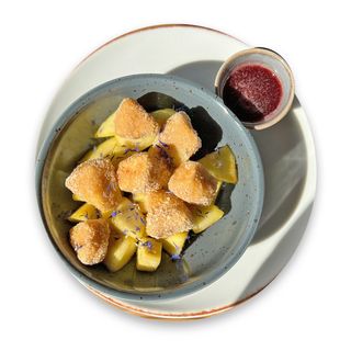 Запечений камамбер з карамелізованими яблуками (230 г)