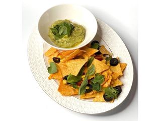 Начос з  гуакамоле (225g)