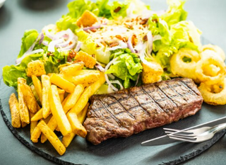 Filete De Cerdo A La Plancha Con Patatas