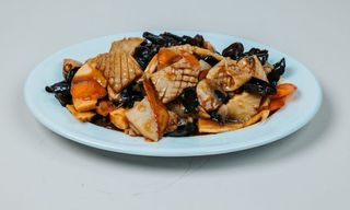 252. Калмари с китайски гъби и бамбук