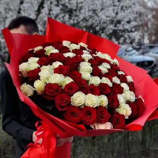 Bukiet biało-czerwonych róż 70-80cm 15 sztuk