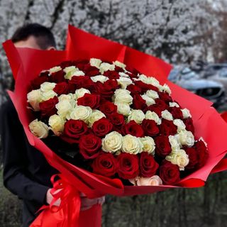 Bukiet biało-czerwonych róż 70-80cm 15 sztuk