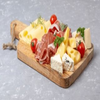 Tabla De Cecina Ahumada Y Queso Semicurado