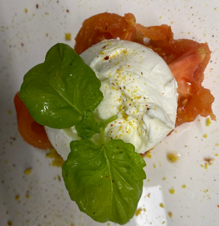 Insalata caprese mozzarella, pomodoro, basilico, olio EVO