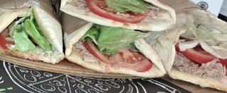 Piadina tonno, pomodoro, lattuga e mozzarella